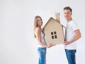 الحياة في منزل صغير مع زوجك وأطفالك، لا تعني عدم ممارسة العلاقة الحميمة 