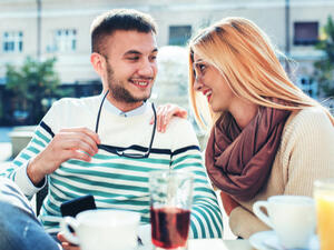 يلتفت رجل الجدي إلى المرأة التي تهتم بأنوثتها، وأدق تفاصيل أناقتها