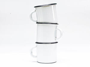 بعض الأكواب تكون مصنوعة من مادة الإينامیلد أو المینا الضارة (shutterstock.com)