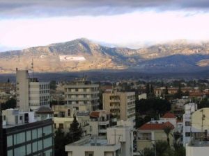  توسيع المحادثات الخميس لتشمل دولا أخرى لها مصالح في الجزيرة،