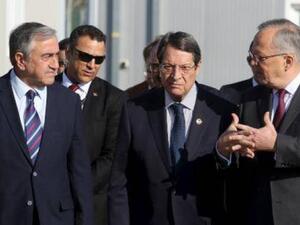 الزعيمان القبرصيان يأملان باعادة توحيد الجزيرة في 2016