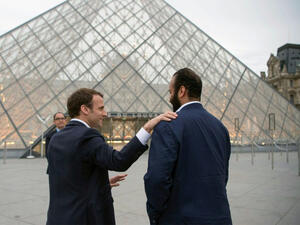 Prince Mohammed bin Salman with Macron at Paris's Louvre museum (AFP/File Photo)