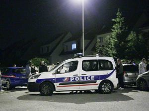 داعش  يعلن مسؤوليته عن قتل قائد بالشرطة الفرنسية وزوجته قرب باريس