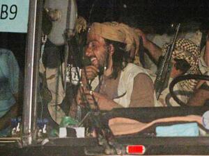 انتظرت الحافلة منذ ذلك الوقت في منطقة صحراوية قرب الحدود الادارية لدير الزور 
