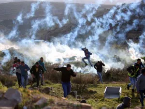 استشهاد فلسطيني نتيجة استنشاق غاز مسيل للدموع عند حاجز قلنديا الإسرائيلي
