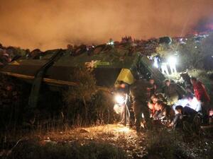 صورة من عمليات الانقاذ في منطقة الحادث