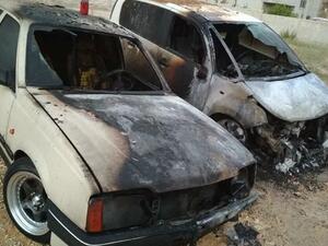 المستوطنون أحرقوا السيارات بعد أن تسللوا ليلا إلى قرية عوريف 