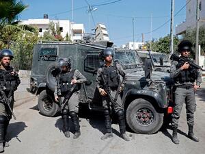 الاحتلال يحاصر مدرسة بالضفة ويعتدي على طلبتها 