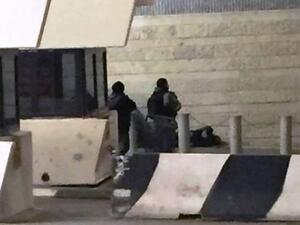 صورة لجنود الاحتلال بعد إطلاق النار على الشاب واستشهاده