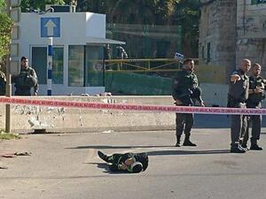 إصابة مستوطن في عملية طعن بالخليل واعتقال المنفذ
