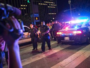 مطلق النار في دالاس كان يريد قتل رجال شرطة بيض
