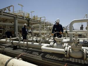 Gas workers. (File photo)