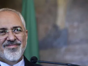 ظريف اتهم واشنطن بالقيام بمغامرات حول العالم على حساب مواطنيها 
