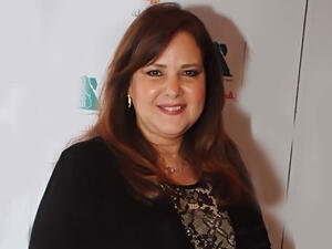 الفنانة دلال عبد العزيز