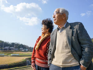 كبار السن ممن يتناولون خمسة عقاقير فأكثر، يصبحون أكثر عرضة للمشي ببطء