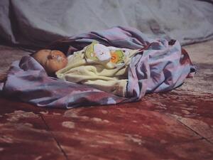 مستشفيات الغوطة الشرقية تعج بالأطفال، والأهل المفجوعون يبحثون عن أبنائهم
