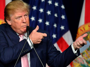 ترمب يأمر بتنكيس العلم الأميركي حداداً على ضحايا حادث بيتسبرغ