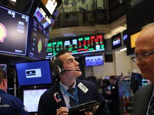 The sell-off across world stock markets on Monday sent investors rushing into the dollar, helping the US currency perform well against the euro, British pound and other commodity-linked currencies. (Jewel Samad/ AFP)