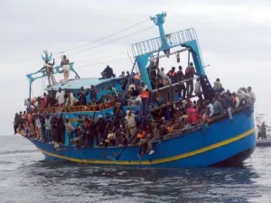 انقاذ 26 مهاجرا قبالة ليبيا ومخاوف من فقدان عدد كبير
