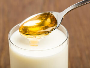 العسل والحليب يحميان الجهاز الهضميّ من الأمراض

