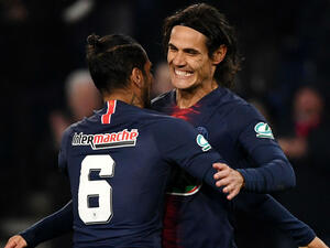 كافاني (يمين) يقود الباريسي للفوز