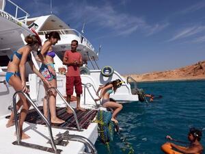 Red Sea resorts in Egypt will not welcome tourists under 16 years old. Do you agree with this decision? (Mohamed el-Shahed/ AFP)