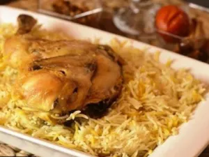طبق المجبوس الإماراتي بالدجاج‎