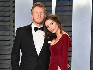 إميلي راتاجكوسكي برفقة زوجها سيبيستيان بير ماكلارد