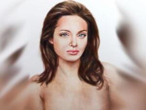 صورة جولي بعد استئصال الثدي في مزاد