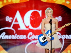 مغنية الكنتري الأمريكية كاري أندروود