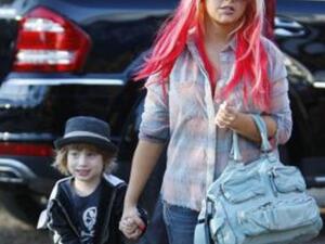 كريستينا أغيليرا و ابنها