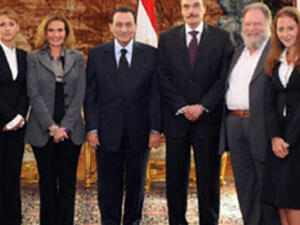 يسرا الى جانب الرئيس حسني مبارك