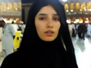 زينة الصورة التي نشرت لها أثناء ادائها العمرة