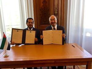 وقع عن دولة الإمارات اتفاقية المساعدة المتبادلة في المسائل الضريبية سعادة معضد حارب مغير الخييلي، سفير الدولة لدى الجمهورية الفرنسية.