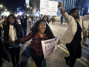 The prime minister will meet with an Ethiopian IDF soldier who was beaten by policemen following community protests, officials said Sunday. (Twitter)