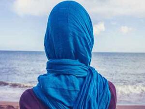 تهجم على فتاة في الشارع