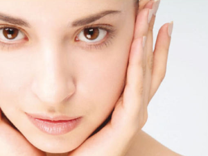 هذا التنميل قد ينتقل أيضاً إلى اليدين أو القدمين في حال عدم تلقي العلاج.