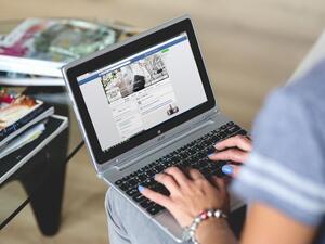 The research shows that usage peaks at 3:00AM during Ramadan among Facebook's 152 million monthly active users in the MENA region. (Pexels)