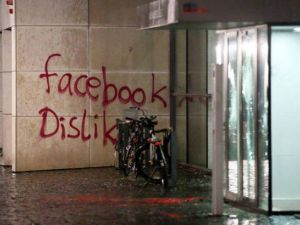 اعتداء على مقر "فايسبوك" في هامبورغ