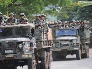 فر نحو نصف مليون شخص بسبب المعارك التي أسفرت عن سقوط أكثر ن 500 قتيل 