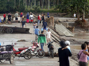  رجلا قتله تمساح غربي الأرخبيل، أثناء قيامه بإحكام ربط قاربه تحسبا لاقتراب العاصفة 