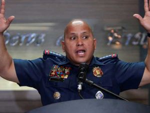 رئيس الفلبين يرفض عرضا للاستقالة من قائد الشرطة