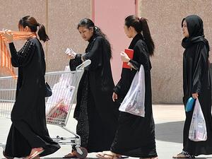 أوضح مغردون كويتيون أن أبو ظبي قد تكون خلف تصريحات الرئيس الفلبيني رودريغو دوتيرتي العدائية لبلادهم