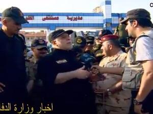 القائد العام للقوات المسلحة الدكتور حيدر العبادي يرفع العلم العراقي وسط الفلوجة
