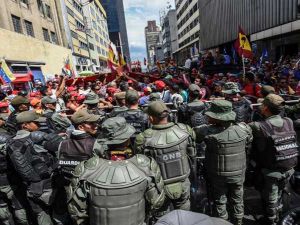 السلطات الفنزويلية ترفض مهلة حددتها المعارضة