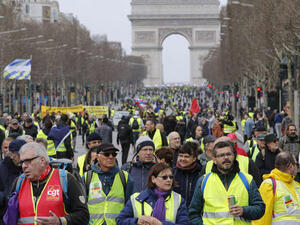احتجاجات "السترات الصفراء" تخبو في فرنسا
