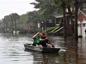 إيران تقول العقوبات الأمريكية تعرقل جهود الإغاثة من الفيضانات
