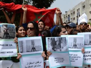 1500 مغربي احتجوا على "فيمن" و"انتشار الرذيلة" أمام سفارة فرنسا 
