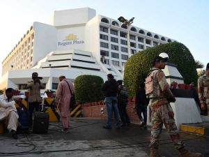 الشرطة الباكستانية تعلن مقتل 11 شخصا بحريق في أحد فنادق كراتشي