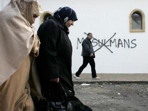 “العرب ارحلوا”.. شعار العداء المتصاعد للعرب والمسلمين في فرنسا